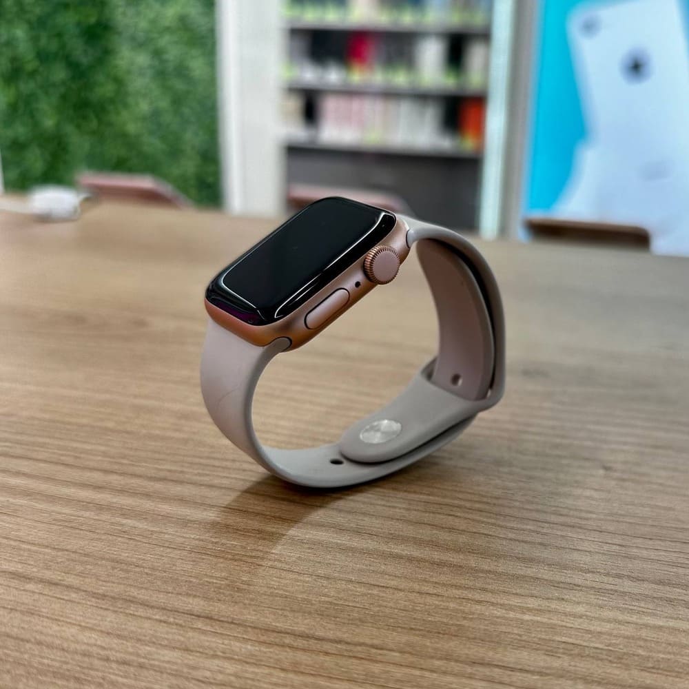Apple Watch SE 40mm Gold картинка 2