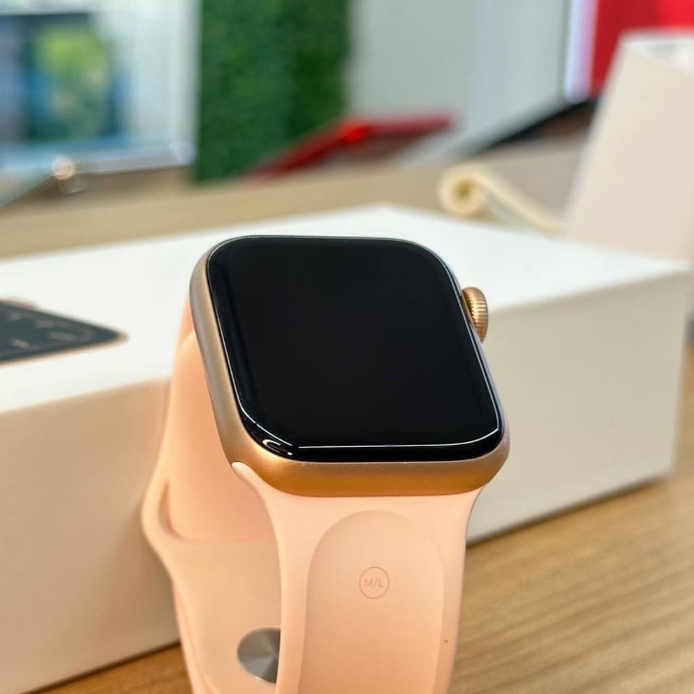 Apple Watch SE 44mm Gold картинка 2