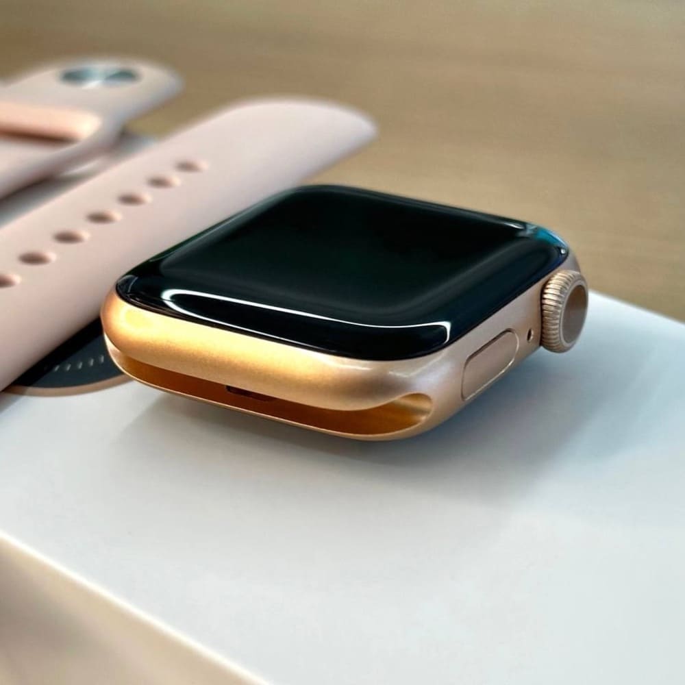 Apple Watch SE 44mm Gold картинка 4