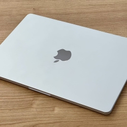 MacBook Air 2022 M2 13 A2681 Starlight б/у