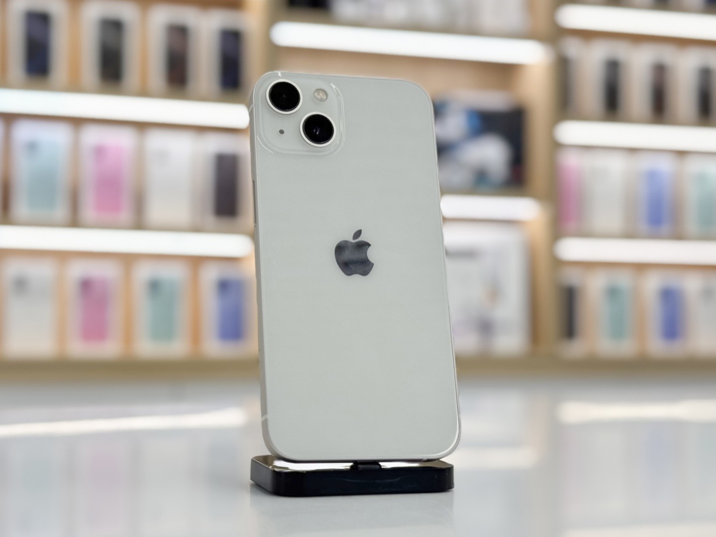 Apple iPhone 13 128Gb Серебристый Акция картинка 3