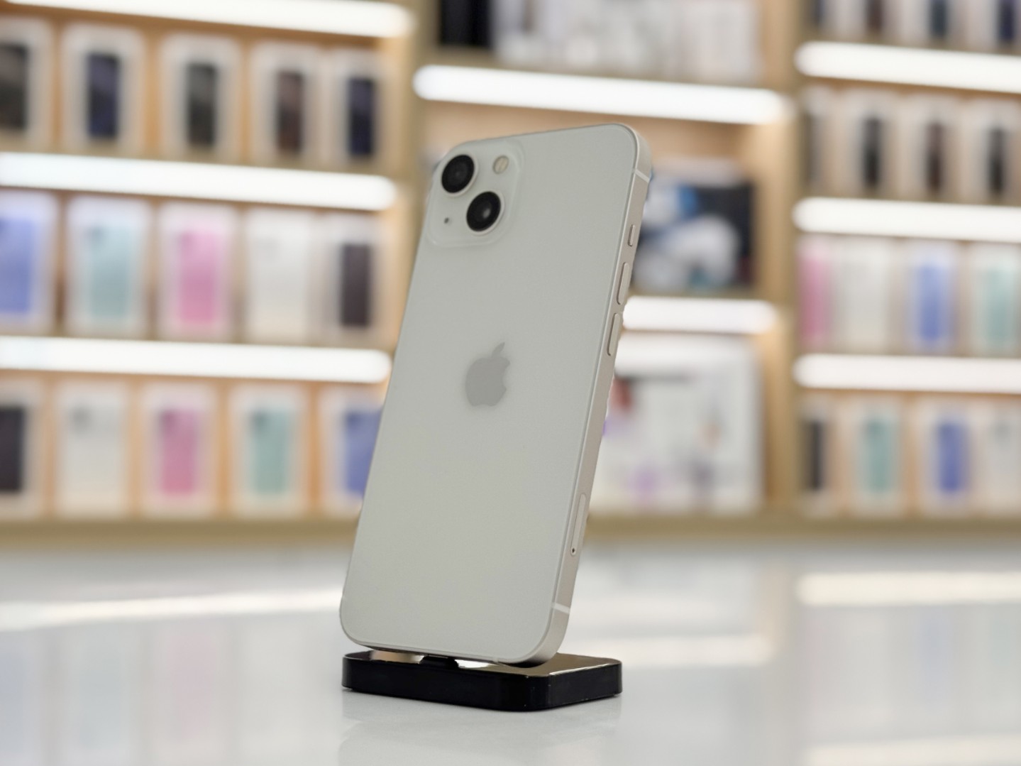 Apple iPhone 13 128Gb Серебристый Акция картинка 10